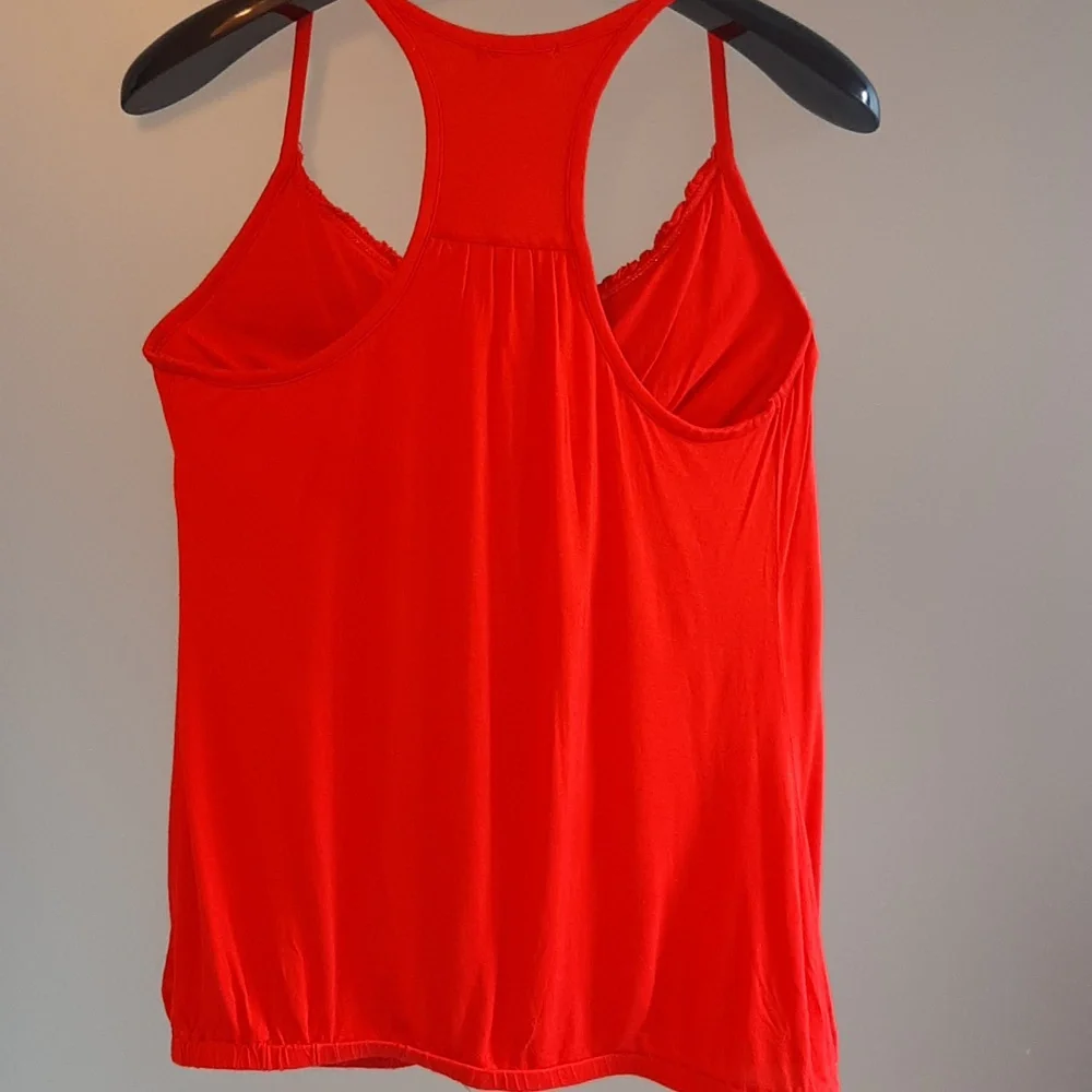 Old Navy t-shirt/tank top. Size Medium.Red - Picture 5 of 11
